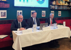 Bild (vlnr.): Gerhard Christiner (technischer Vorstand APG), Christian Helmenstein (ECONOMICA), Thomas Karall (kaufmännischer Vorstand APG) © Bild: APG, Burger